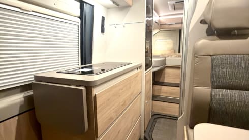 Making Memories 13 – 2025 Dethleffs Globetrail met Automaat en Dakairco. Elegant en Betrouwbaar