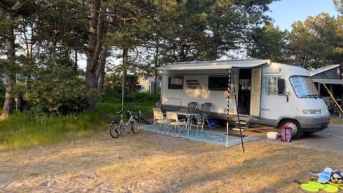 Camper2Go – 5p Hymer Integral from 1997, possibly with bicycles