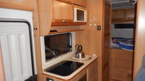 EASY 1 MOTORHOME HIRE JUST TURN UP AND GO