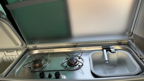 4p Volkswagen campervan uit 2012