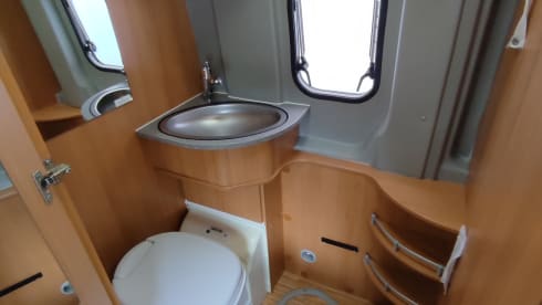 Pössl 2 win luxury bus e bike carrier