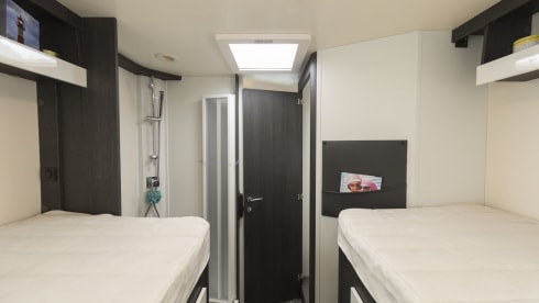 Kronos 284TL – Autocaravana en Alicante/ Torrevieja desde 100€/noche — ¡Vuela y conduce!