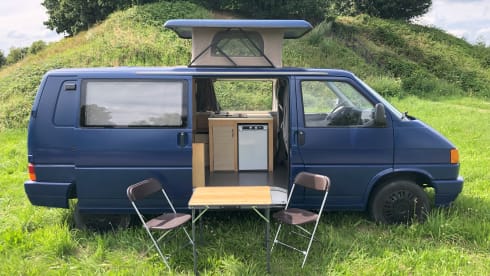 2p Volkswagen bus from 1992