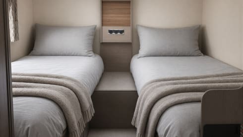 Thelma – Spacious and flexible 6 berth Swift Edge 476