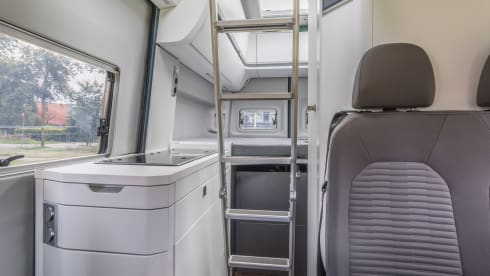 4-person VW GRAND CALIFORNIA automatic WITH AIR CONDITIONING, shower and toilet 