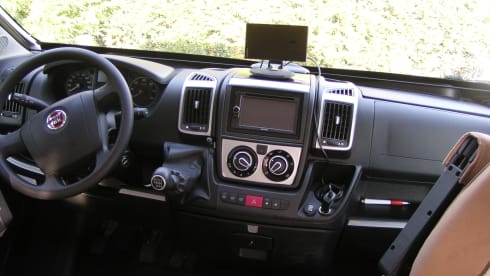 Fleurette Florium – Spacious 4p Fleurette Semi-Integral from 2013 based on a Fiat Ducato.