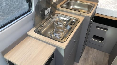 Nieuwe Camperbus Grey Matter – FORD LMC Innovan 590 camper van from 2024 Gray Matter