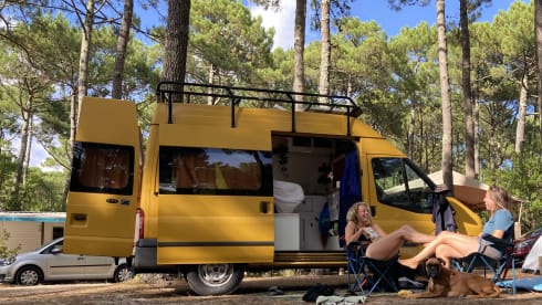 Eddie – Eddie the yellow camper van