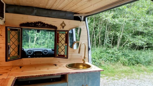 Miss Vanjie – Oriental Gypsy Wagon: Luxury Meets Adventure in Our Off-Grid Camper!