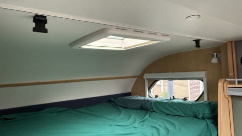 6p ruime gezinscamper met stapelbed off the grid
