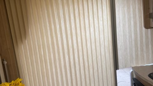 Cezar&Cleo – Eldis Majestic 185 , 4 Berth and 4 belt