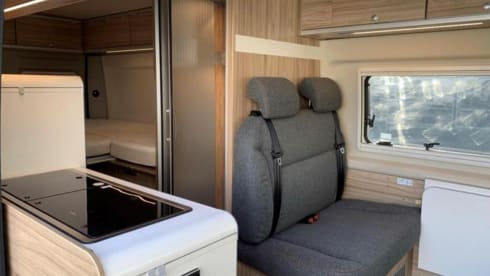 Jo'Berg – Hymer Yellowstone bus camper (with lifting roof) from 2019