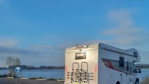 Happy Tour – 6-person Ahorn family camper Alcove 2018 with fixed beds 