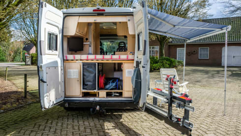 De Klaproos – Luxury 2-person camper with spacious fixed double bed!