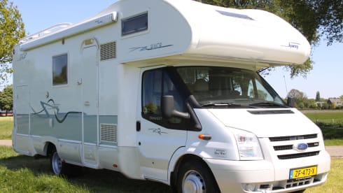 Super Brig 677 TC – Spacious Super Brig 677 TC with 6 beds and XXL garage!