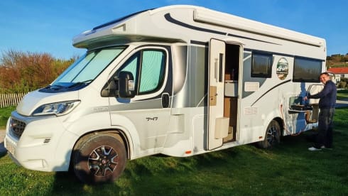 Luxury 6 berth 6 Belted Roller Team Autoroller 747