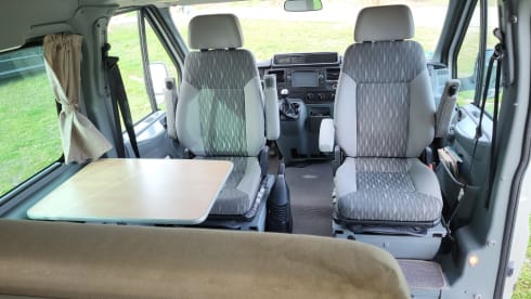 Nuggie – 4-5 seater 2008 Ford Nugget with high roof 