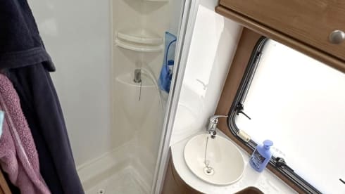 COMFORT IN CAMPER, MANSARDATO 6 POSTI 