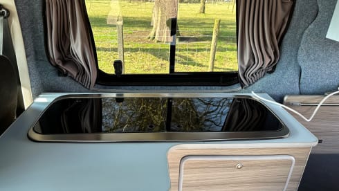 Ronnie Renault – 4 berth Renault Trafic campervan from 2017