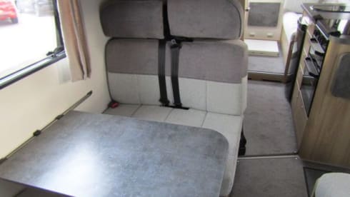 Darcy – Luxury 6 berth motorhome includes insurance and breakdown