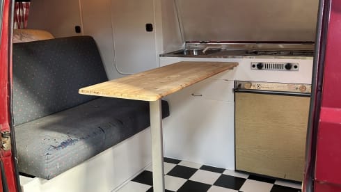 Woodie woodstocker – 2p Volkswagen campervan uit 1984