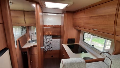 Eura Mobil 4p family camper 
