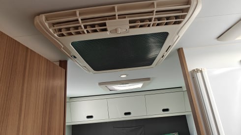 ColumBus – Luxurious Adria Family Camper for 5 people with bicycle rack