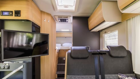 SL670 – 4p Adria Mobil semi-integrated uit 2024