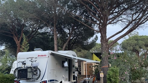 Camper accogliente e robusto, perfetto per le giovani famiglie
