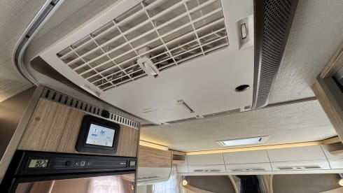 Spazioso camper Hymer per 4 persone 