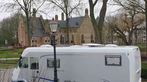 Hymie – Camping-car Hymer 4 places intégré depuis 2007