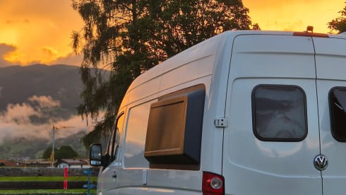 B&Bus – COZY AND COMFORTABLE VW CRAFTER CAMPER VAN