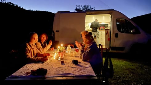 Sallie – 2p Peugeot bus uit 2016