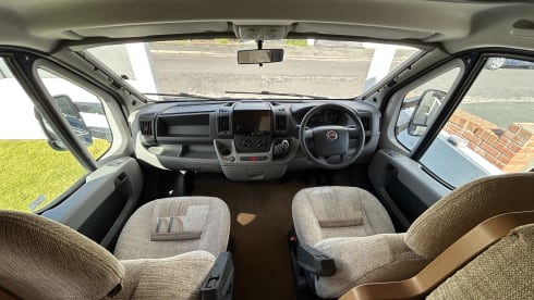 Jeffy – Jeffy – Low-Mileage, Fully Stocked Motorhome, Sleeps 6 Including Insurance!