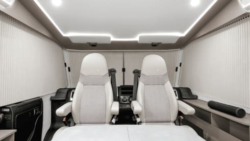 I7400 SBC - Etrusco A-Class 2025 4 berth 4 seatbelts Auto 5G WiFi 