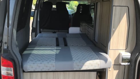 Teddy – Volkswagen 2011 Transporter T5 Camper Van