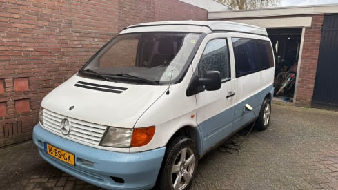 Bets – 4p Mercedes-Benz campervan uit 1997