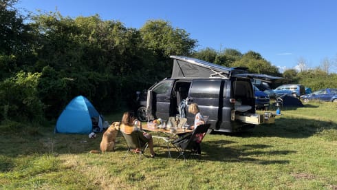 The Moose  – Nissan campervan met 4 slaapplaatsen uit 2007