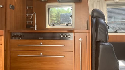 4p Dethleffs semi-integrated uit 2011