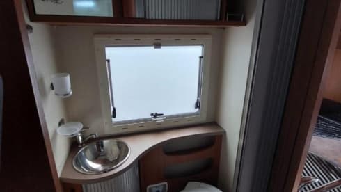 Campie  – Spacious 5p camper with XXL garage 