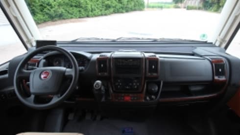 zeer luxe Hymer Integraal camper voor 4-5 personen met Airco