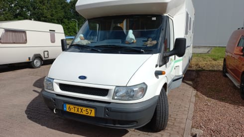 4p Chausson semi-integrated uit 2002
