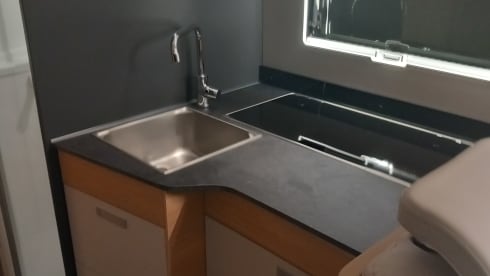 Adria Matrix 650 dl con letti gemelli posteriore che diventa letto unico 