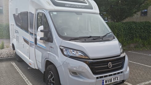 Leofran Roamulus – Roulotte Swift semi-integrata a 2 posti letto del 2018