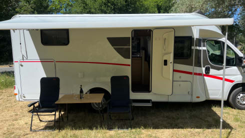 Luxury Sunlight T67 semi-integrated