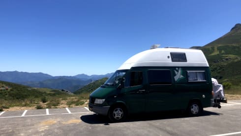 2p Mercedes-Benz Bus camper from 1996