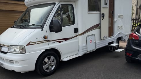 Pod  – 2 berth under 7m - end washroom - lots of storage 