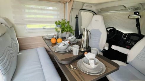 1. DelBi – Luxury mobile home Bürstner Delfin IT726