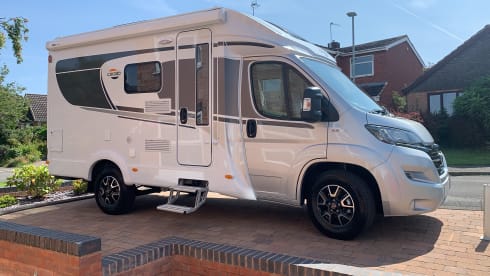 Arthur – Camping-car 2021 Automatique Lit Français Starlink WiFi Illimité 