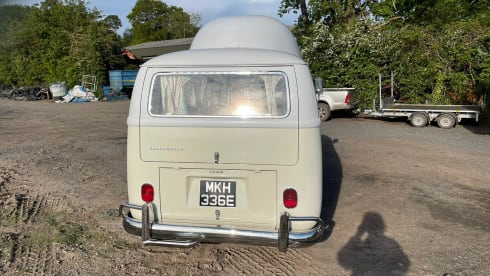 Snowy – 2 berth Volkswagen campervan from 1957